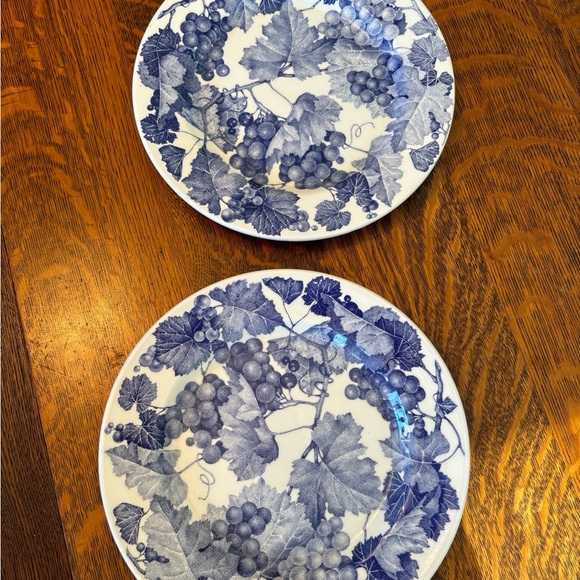 Crate&Barrel Other - Quadrifoglio Ceramica La Primula Rimmed plates Blue/White Grapes